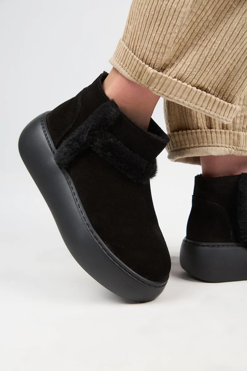 مانجيرو حذاء مانيجيرو (أزورا ميني) نسائي أسود من الجلد الطبيعي مع بطانة وحواف من الفرو