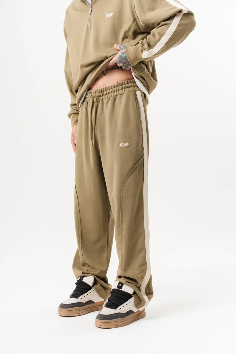 RESPIRE Men's Rough Stitch Detail Diagonel Baggy Sweatpants Khaki