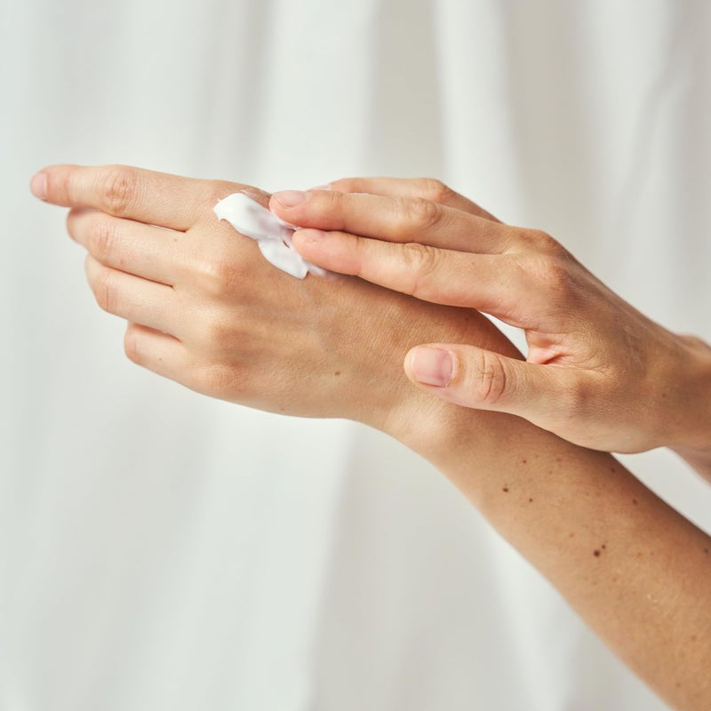 Kamill كريم اليدين والأظافر الكلاسيكي من كاميل مع البابونج الطبيعي 3.3 أونصة 100 مل من كاميل - Image 4