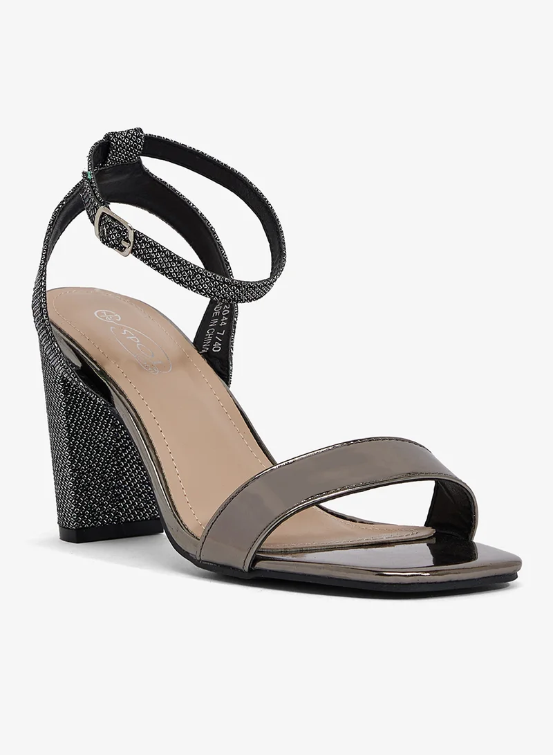 جينجر صندل بكعب معدني