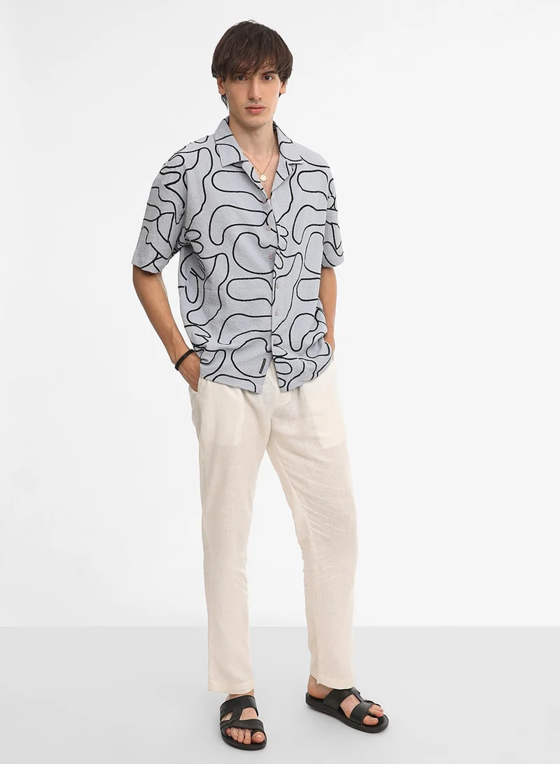 Campus Sutra Campus Sutra Men's Cloud Grey Abstract-Lined Oversized Shirt For Casual Wear | Cuban Collar | Short Sleeve | Button Closure | Oversized Shirt Crafted With Comfort Fit For Everyday Wear