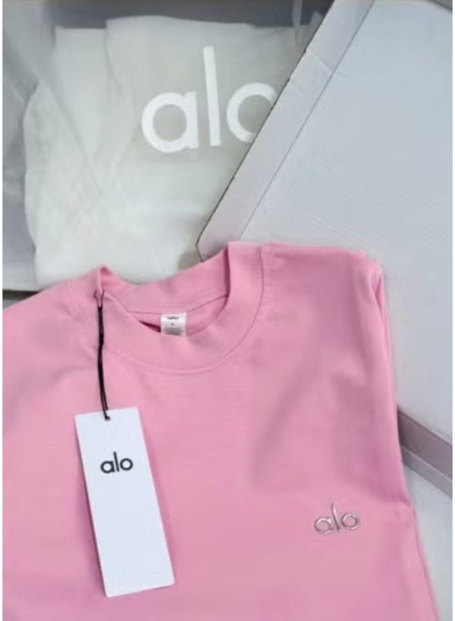 ألو يوغا تي شيرت صيفي بأكمام قصيرة للجنسين من Alo - Image 1