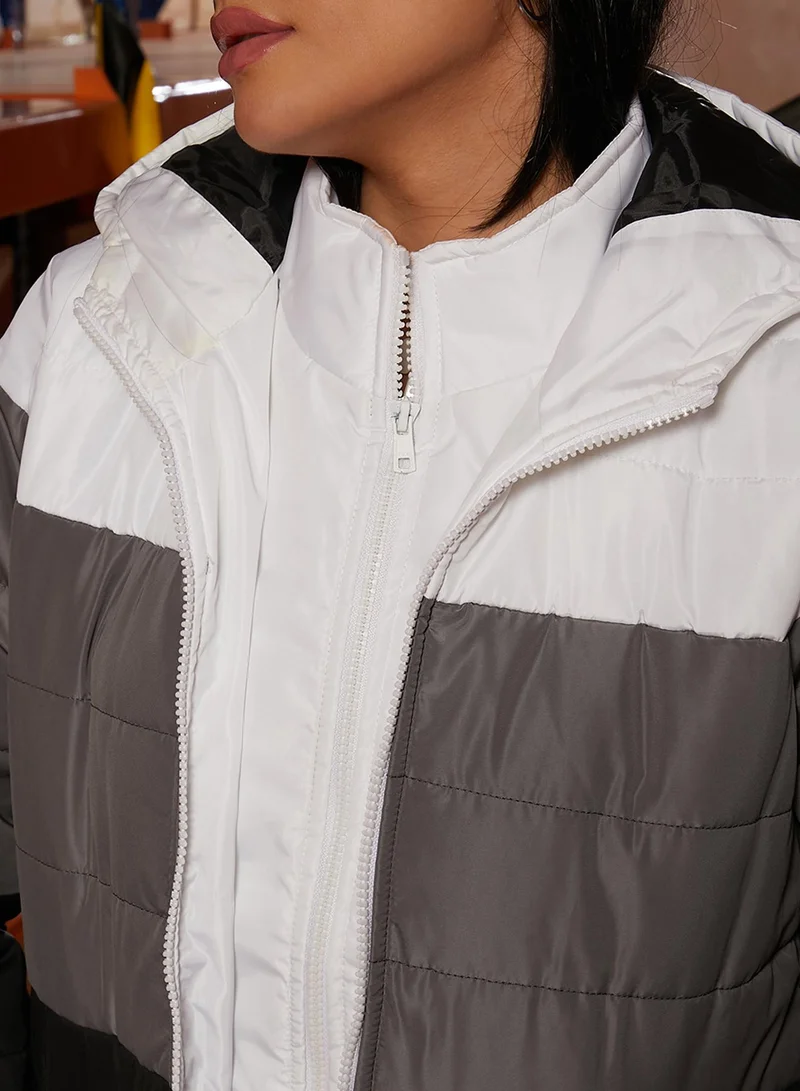 كامبوس سوترا Women's Ash Grey & Daisy White Contrast Panel Puffer Jacket