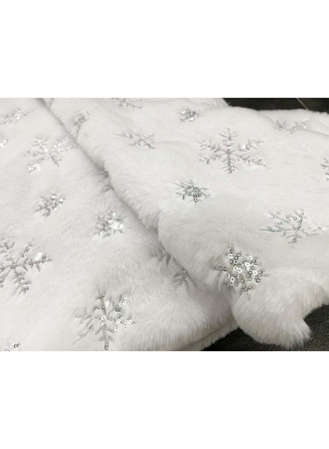 CHICHIC 48 Inch Large Christmas Tree Skirt White Tree Skirt Xmas Faux Fur Tree Skirts Christmas Decorations for Holiday Tree Ornaments Christmas Party Home Decorations with Sequin Silver Snowflakes - Image 4