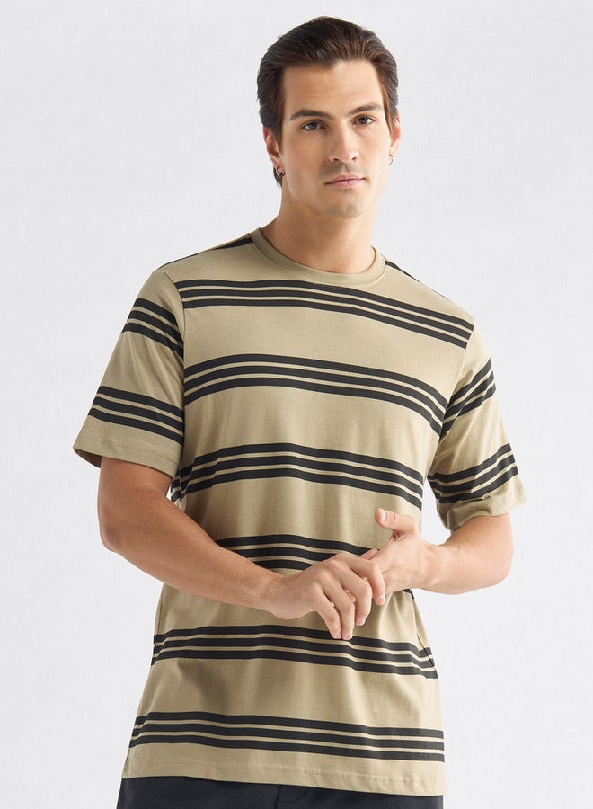 سبلاش فيڤ تيشيرت مخطط بياقة ضيقة وأكمام قصيرة - Image 1