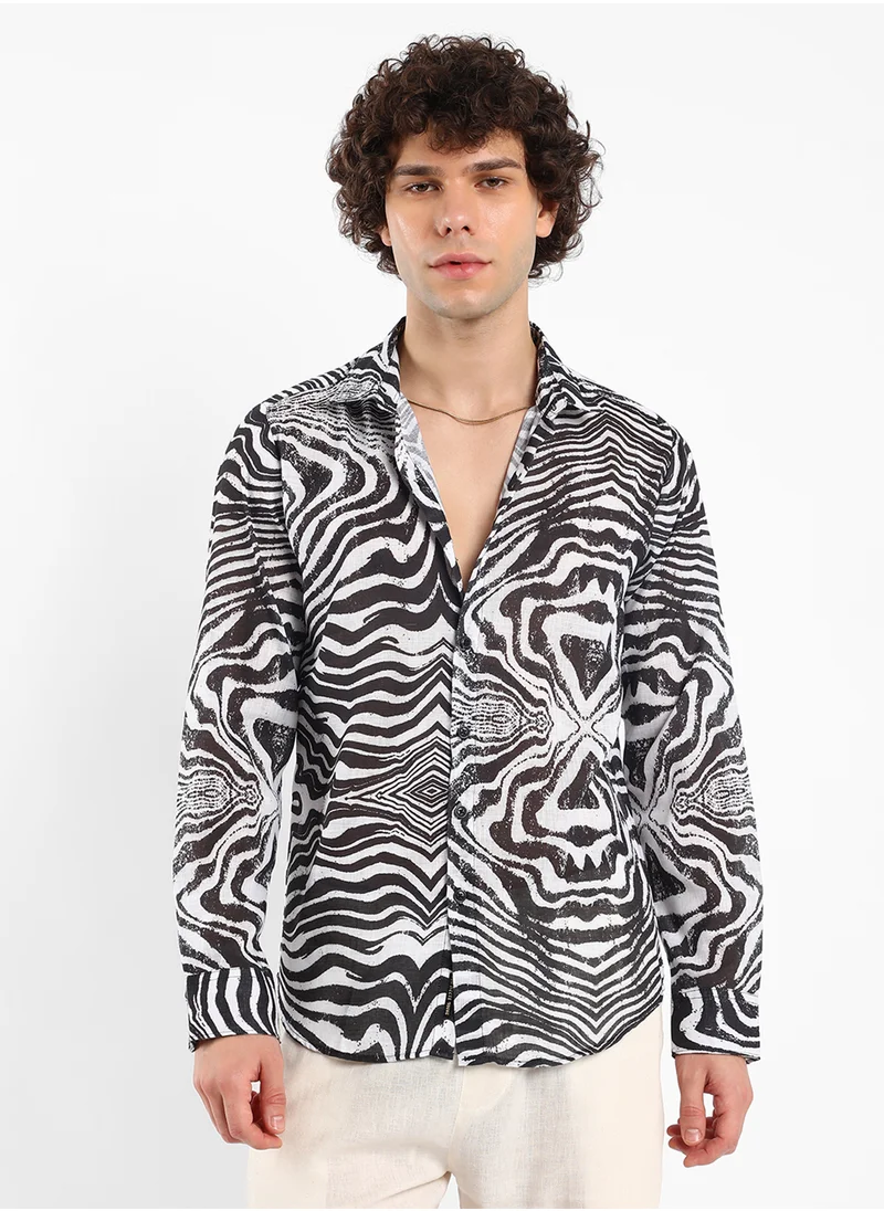 كامبوس سوترا Men's Daisy White & Charcoal Black Zebra-Kaleidoscopic Shirt