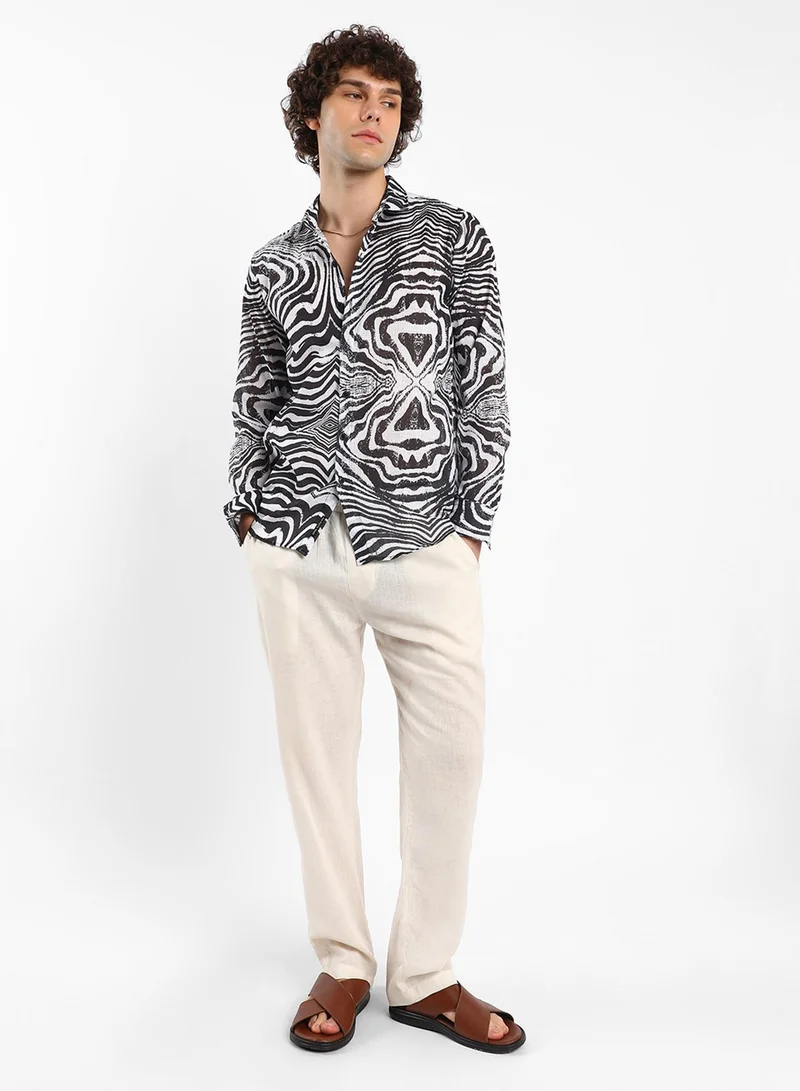كامبوس سوترا Men's Daisy White & Charcoal Black Zebra-Kaleidoscopic Shirt