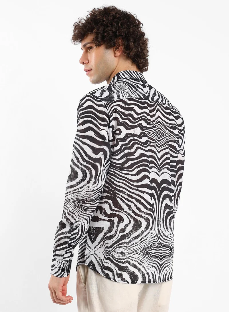 كامبوس سوترا Men's Daisy White & Charcoal Black Zebra-Kaleidoscopic Shirt