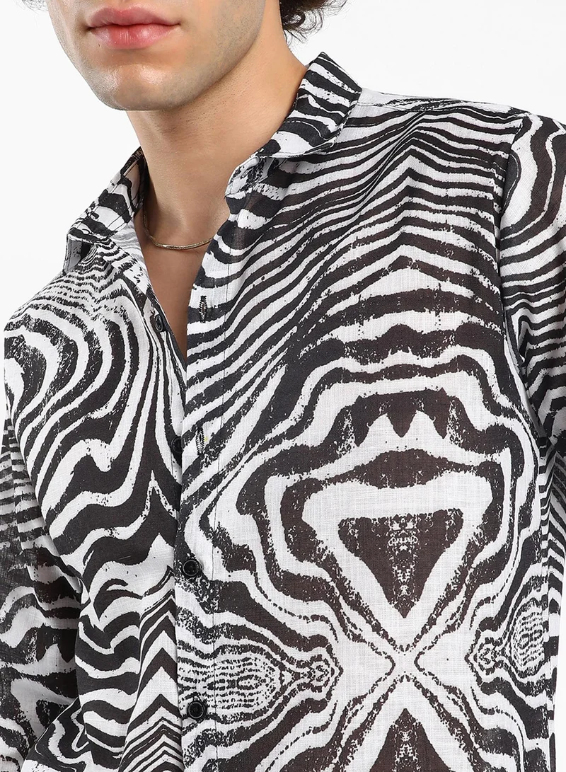 كامبوس سوترا Men's Daisy White & Charcoal Black Zebra-Kaleidoscopic Shirt