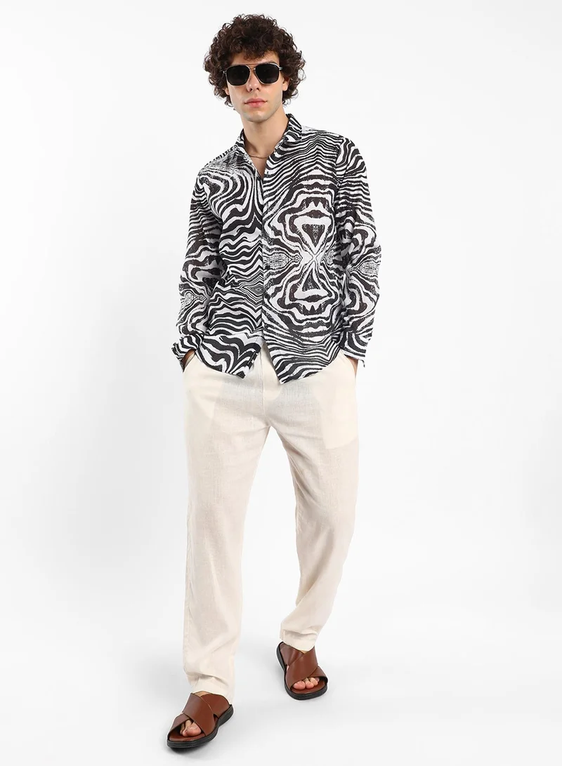 كامبوس سوترا Men's Daisy White & Charcoal Black Zebra-Kaleidoscopic Shirt