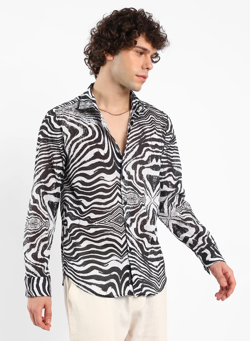 كامبوس سوترا Men's Daisy White & Charcoal Black Zebra-Kaleidoscopic Shirt