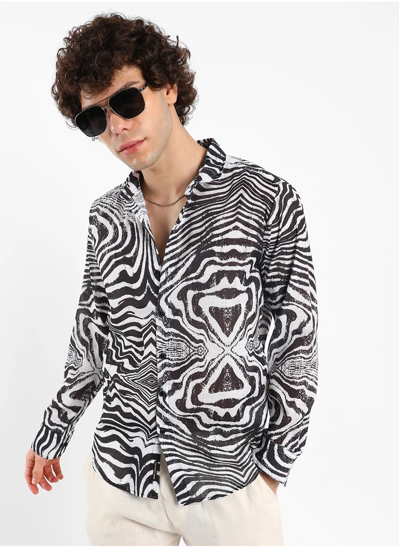 كامبوس سوترا Men's Daisy White & Charcoal Black Zebra-Kaleidoscopic Shirt