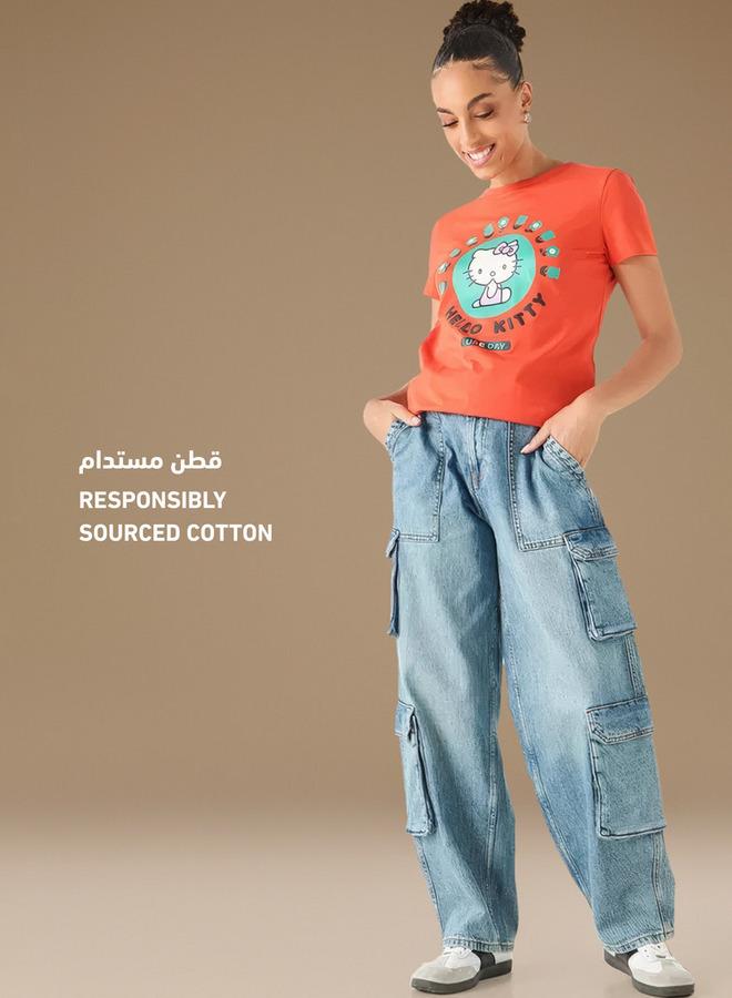 اس بي كاركترز تيشيرت بياقة ضيّقة وأكمام قصيرة وطبعات هالو كيتي - Image 2