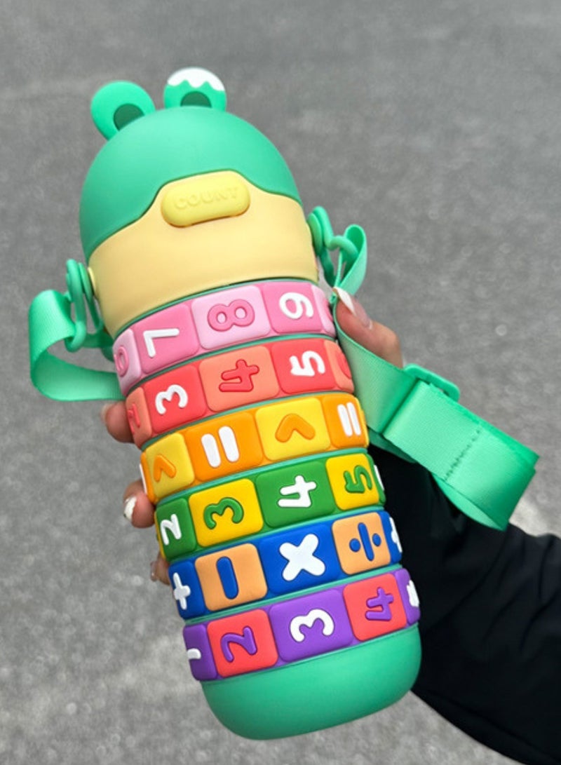 تويسو زجاجة مياه لتعلم الرياضيات من Twisoo Kids - 430 مل، خالية من مادة BPA، مصنوعة من الفولاذ المقاوم للصدأ مانعة للتسرب، معزولة بالفراغ مع القش والحزام أخضر  - Image 3