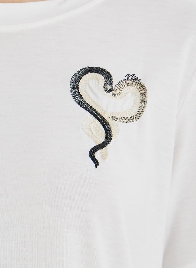 Styli Styli Embroidered Slogan Round Neck T-Shirt - Image 3