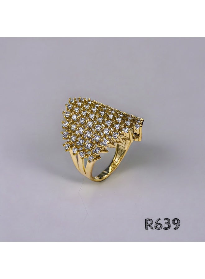 ثري دايموندز خاتم عريض مطلي دهب – ترصيع كامل بفصوص زركون بلمعة قوية - Image 1