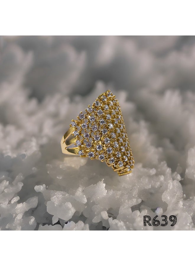 ثري دايموندز خاتم عريض مطلي دهب – ترصيع كامل بفصوص زركون بلمعة قوية - Image 2