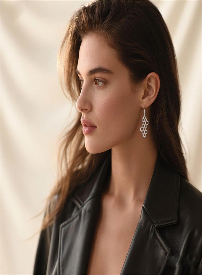 مجموعة أقراط RLHRNDE مكونة من 20 زوجًا من هدايا علم الأحياء، تتميز بتصميمات فريدة وساحرة، منها أقراط متدلية على شكل قطرة من الحمض النووي (DNA)، وأقراط على شكل مجهر، ودماغ، وقلب، ومصباح كهربائي، وكرة أرضية، وأقراط سداسية الشكل على شكل تسلسل جيني، بالإضافة إلى مجوهرات محاكاة بأسلوب البانك (20 زوجًا). - Image 5