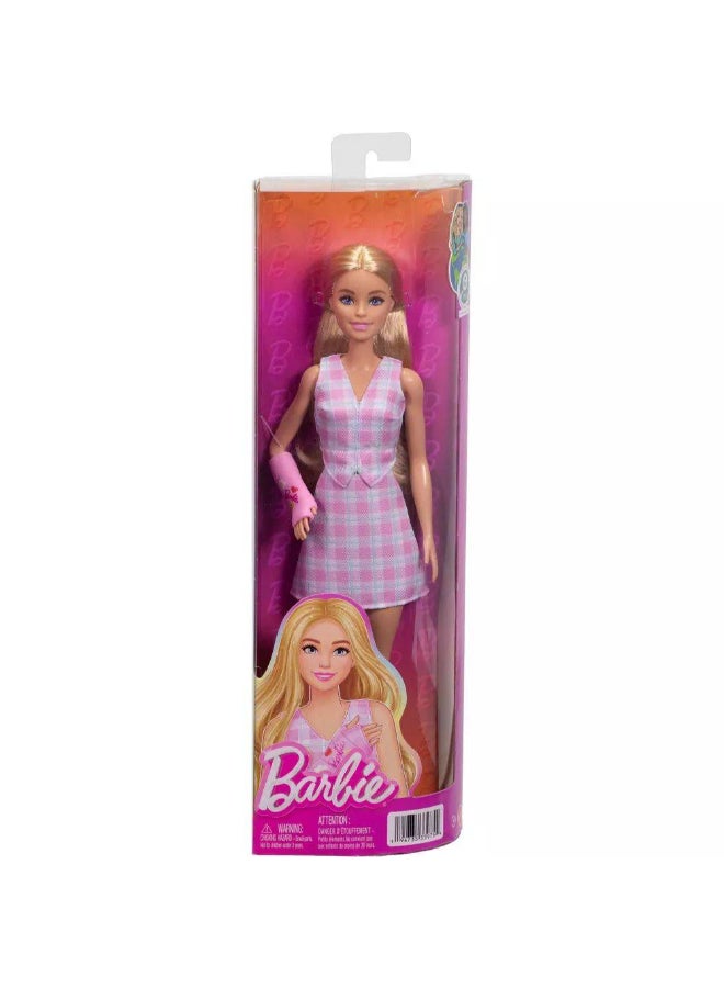 Barbie دمية باربي فاشينيستاس مع جبيرة ذراع (29.79 سم، وردي) - Image 1