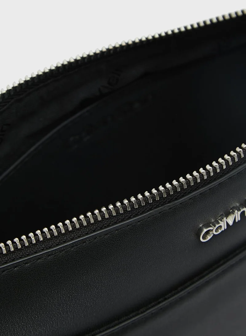 CALVIN KLEIN Must Crossbody