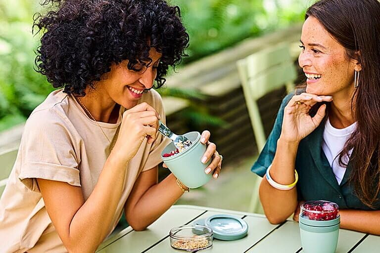 Mepal – Lunchpot Ellipse – Practical Yoghurt Cup & Muesli Cup – Separate Compartments for Yoghurt & Muesli - Suitable for Freezer, Microwave & Dishwasher – 500 ml + 200 ml – Nordic Blue - Image 4