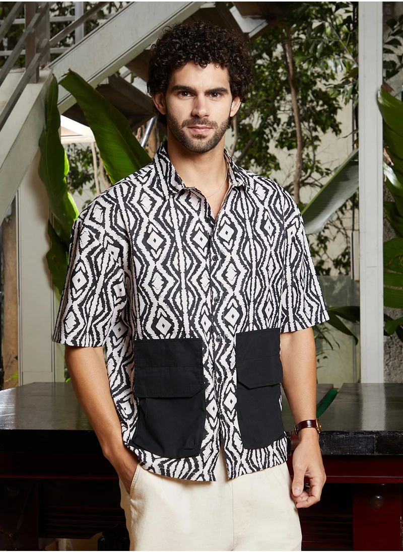 Campus Sutra Men's Midnight Black & Cream White Indie-Utility Oversized Shirt