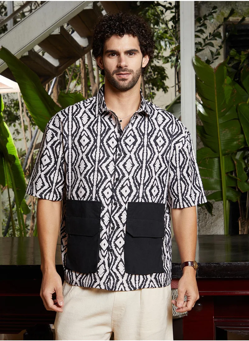 Campus Sutra Men's Midnight Black & Cream White Indie-Utility Oversized Shirt