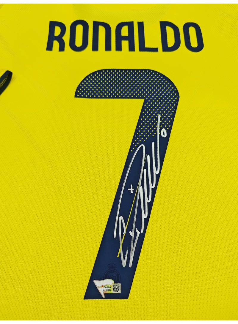 فاناتيكس قميص النصر (الناصر) المنزلي لموسم ٢٠٢٥-٢٠٢٦ الموَقَّع بخط كريستيانو رونالدو، والمصادَق عليه رسمياً من فاناتيكس (Fanatics). - Image 3