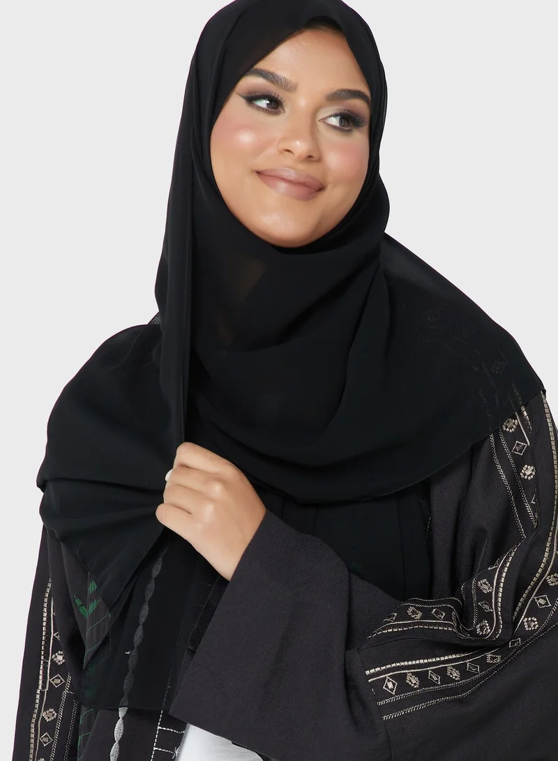 hayas closet Embroidery Detail Abaya