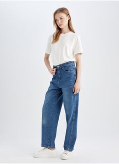 DeFacto Carrot Fit High-Waist Boyfriend Jean With Washed Effect  - Image 3