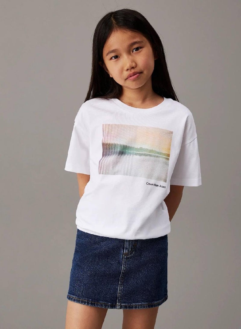 كالفن كلاين جينز تيشرت بقصة واسعة مزين برسومات مستوحاة من الطبيعة - Image 1