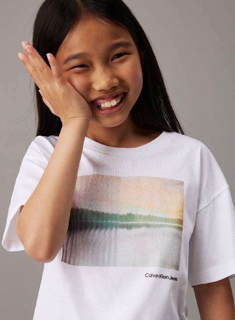 كالفن كلاين جينز تيشرت بقصة واسعة مزين برسومات مستوحاة من الطبيعة - Image 3