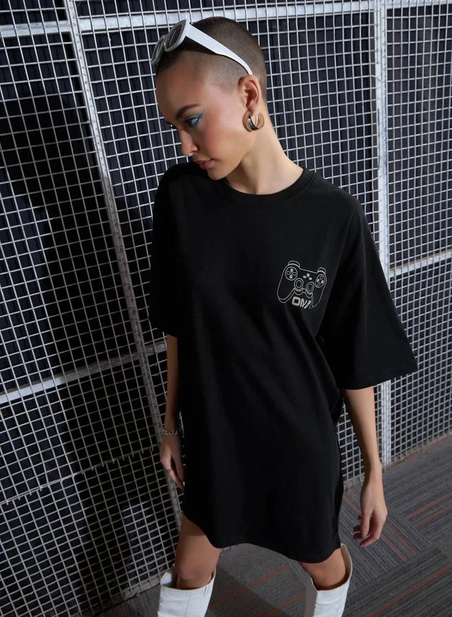 ساسافراس Game On Graphic Print Oversized T-Shirt Dress by Styli