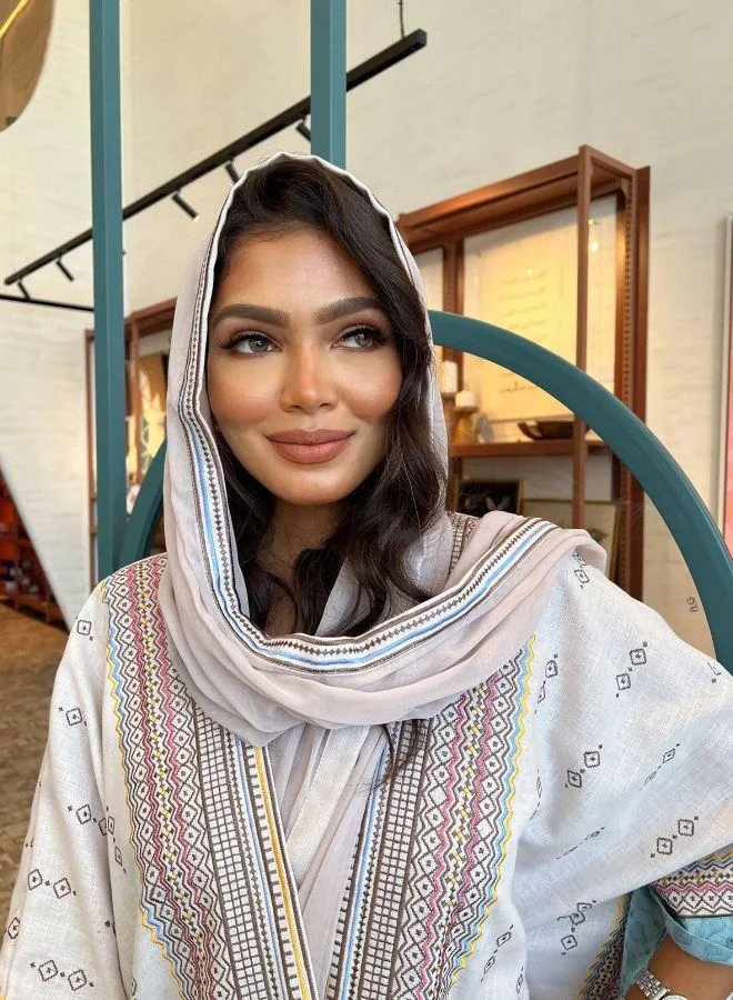 مشروع بلا اسم Boho Chic: Fatina - Abaya & Scarf Set