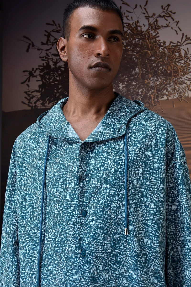 Genes Lecoanet Hemant قميص أزرق كلاسيكي بغطاء رأس