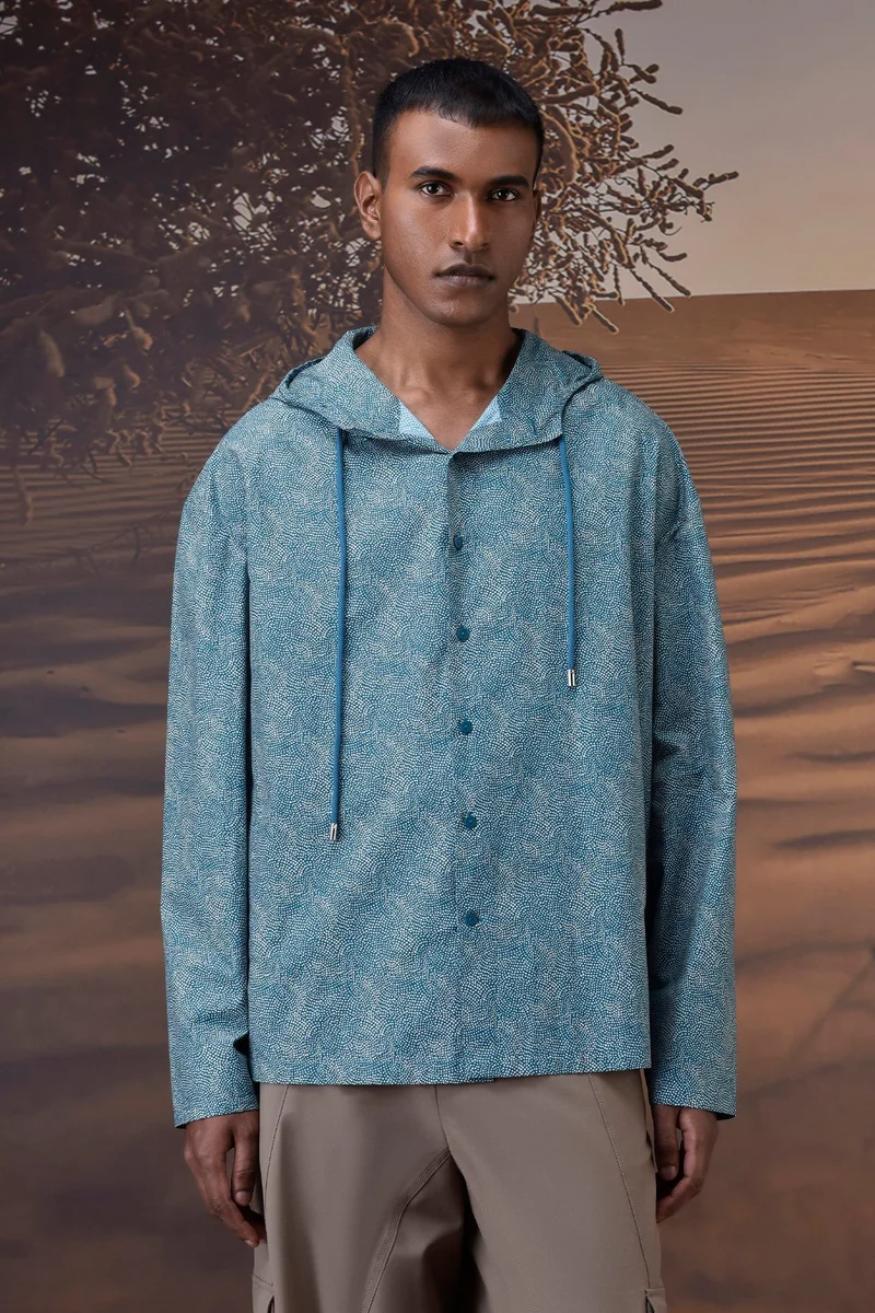 Genes Lecoanet Hemant قميص أزرق كلاسيكي بغطاء رأس