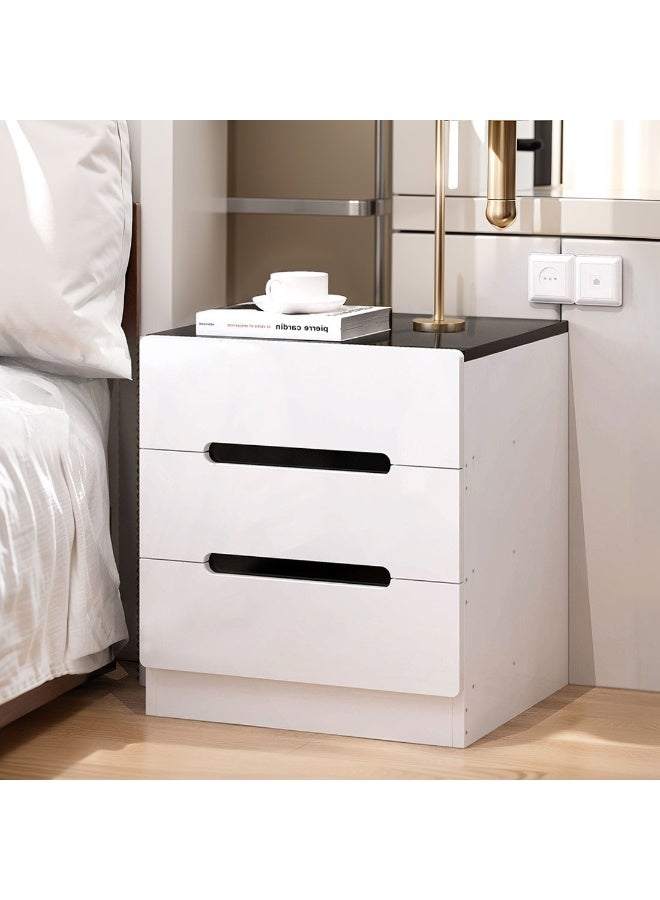 شويوين طاولة بجانب السرير منضدة طاولة بجانب السرير مع ثلاثة أدراج من الخشب الأبيض بسيطة وحديثة من الشمال وحدة تخزين صغيرة لطاولة جانبية وطاولة جانبية ومساحة صغيرة وخزانة تخزين للطاولة 40*50*60 - Image 1