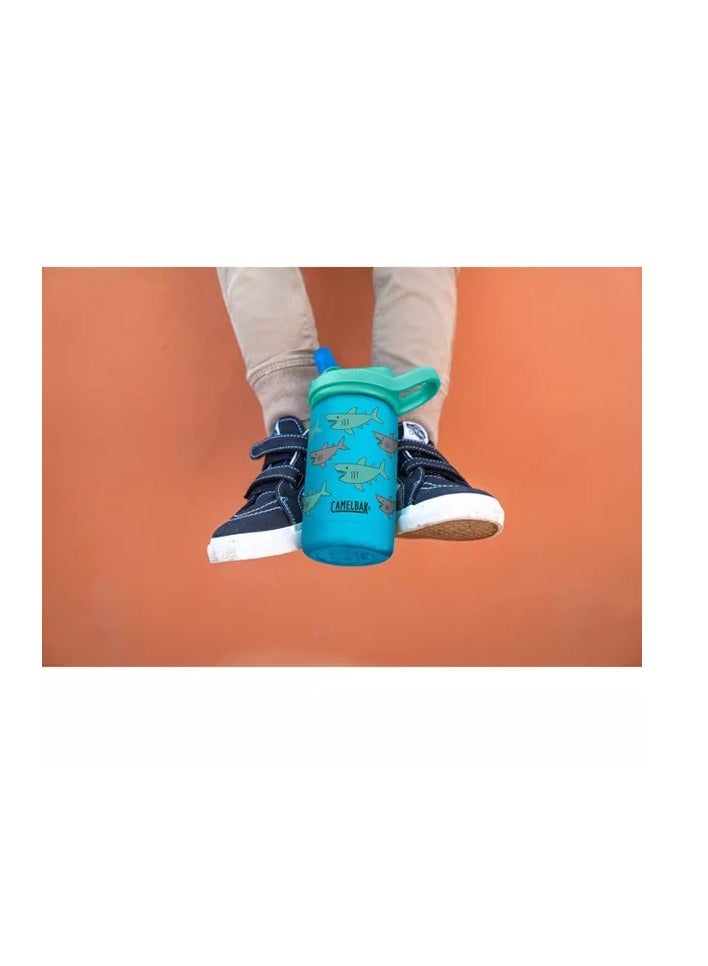 CAMELBAK زجاجة كاملباك إيدي+ للأطفال سعة 12 أونصة، مصنوعة من الفولاذ المقاوم للصدأ المعزول مع غطاء قشة - مانعة للتسرب عند الإغلاق، مدرسة القرش! - Image 5