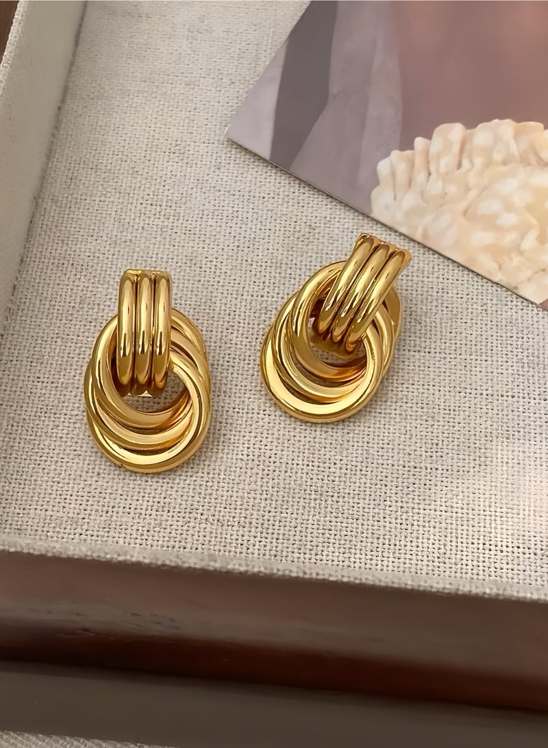 أقراط ذهبية ملكية بتصميم دائري فاخر ✨ هيكل عالي الجودة ضد الحساسية - إطلالة قصرية مبسطة ببريق شمسي - Image 4