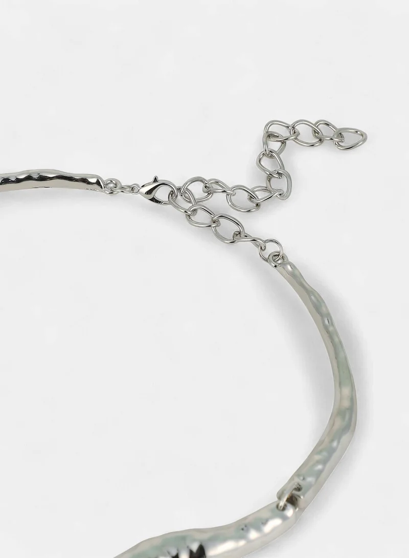 Sohi  Women The Hammered-Horn Collar Necklace | Chrome  Colour | One-Size | Metallic Alloy Material | Lobster Clasp Closure | Necklace For Casual & Evening Wear for Women | Best Price UAE