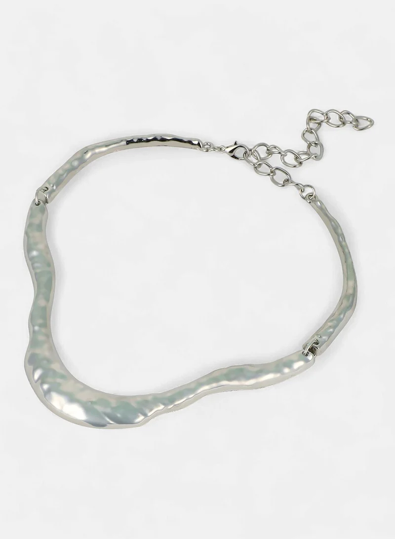 Sohi  Women The Hammered-Horn Collar Necklace | Chrome  Colour | One-Size | Metallic Alloy Material | Lobster Clasp Closure | Necklace For Casual & Evening Wear for Women | Best Price UAE