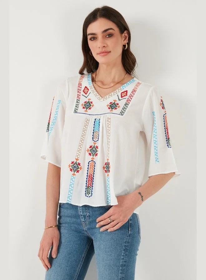 ليلا بلوزة قطنية ليلى مطرزة بقصة عادية للنساء