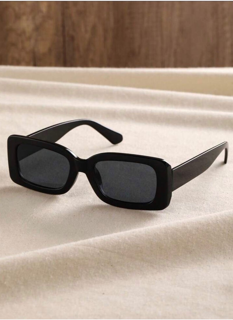 JewelryEveryday - Elegant And Modern Unisex Black Sunglasses - Image 1