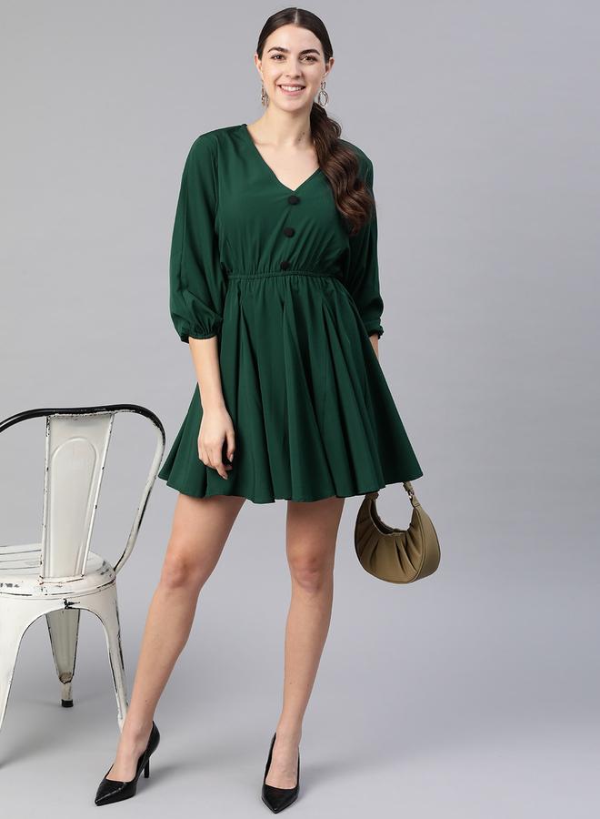 كاجوالي فستان نسائي قصير أخضر سادة بياقة على شكل حرف - Image 1