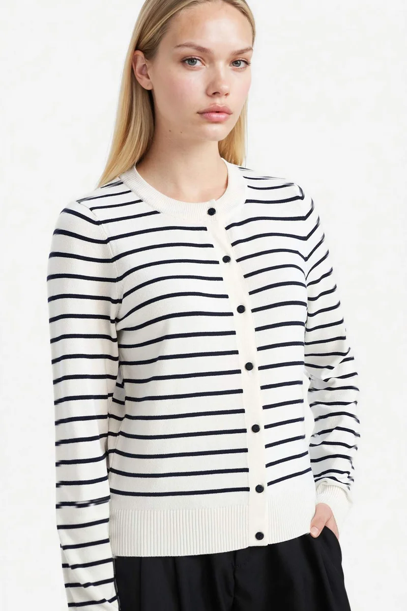 ديفاكتو Regular Fit Crew Neck Striped Cardigan