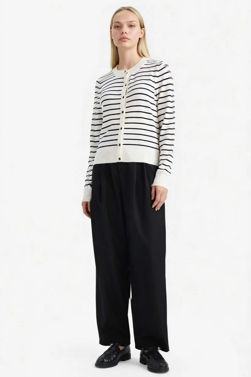 ديفاكتو Regular Fit Crew Neck Striped Cardigan