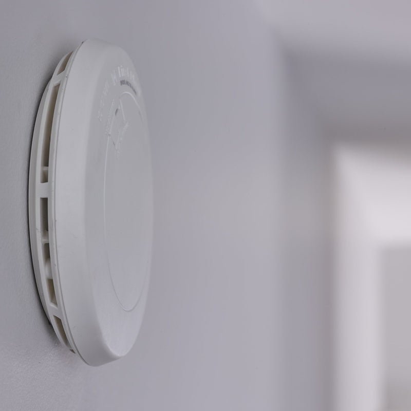 First Alert Slim Photoelectric Smoke Alarm with 10-Year Sealed Battery, PR710, White - Image 4