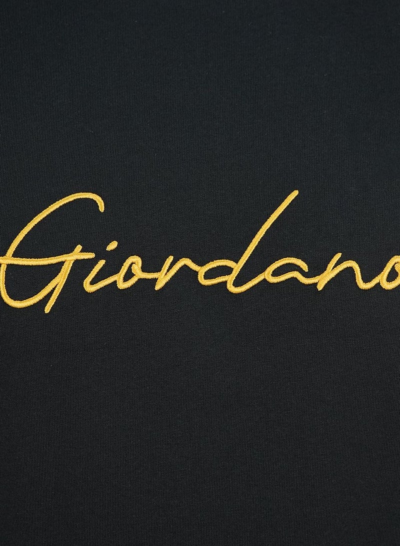 GIORDANO Men's Slim Fit Cotton Signature Print Tee - Image 4