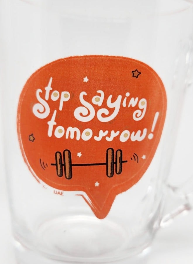 إندورا كوب مطبوع بعبارة "Stop Saying Tomorrow" مزود بمقبض زجاج شفاف 320ملليلتر - Image 4