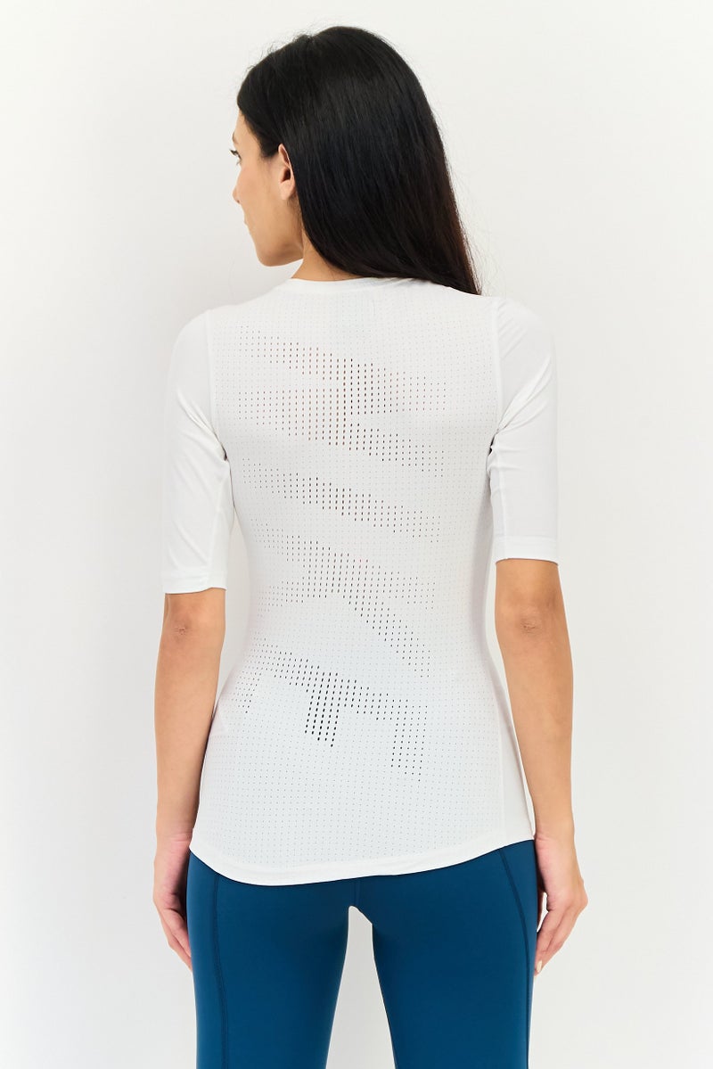 Nike تي شيرت رياضي نسائي قصير الأكمام في الهواء الطلق، أبيض - Image 2